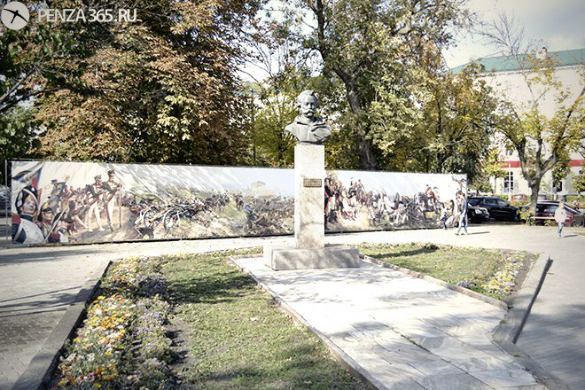 Памятник Денису Давыдову (Пенза)