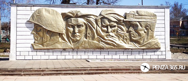 Поселок городского типа Шемышейка памятник воинам-землякам на площади Славы