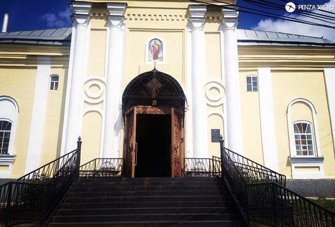 Поселок Мокшан. Церковь Михаила Архангела. фото