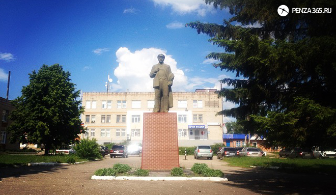 Поселок Мокшан. Памятник В.И. Ленину