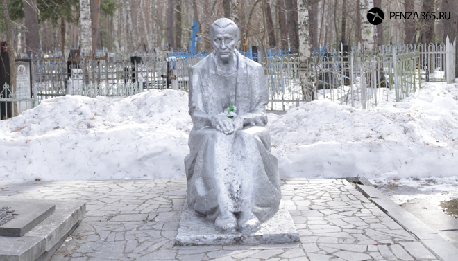Памятник советским воинам. Некрополь «Скорбящая мать» фото пенза